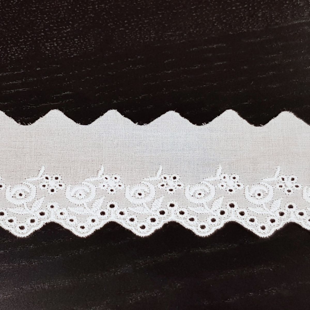 Blonde engelsk broderi 64 mm kantblonde hvit.