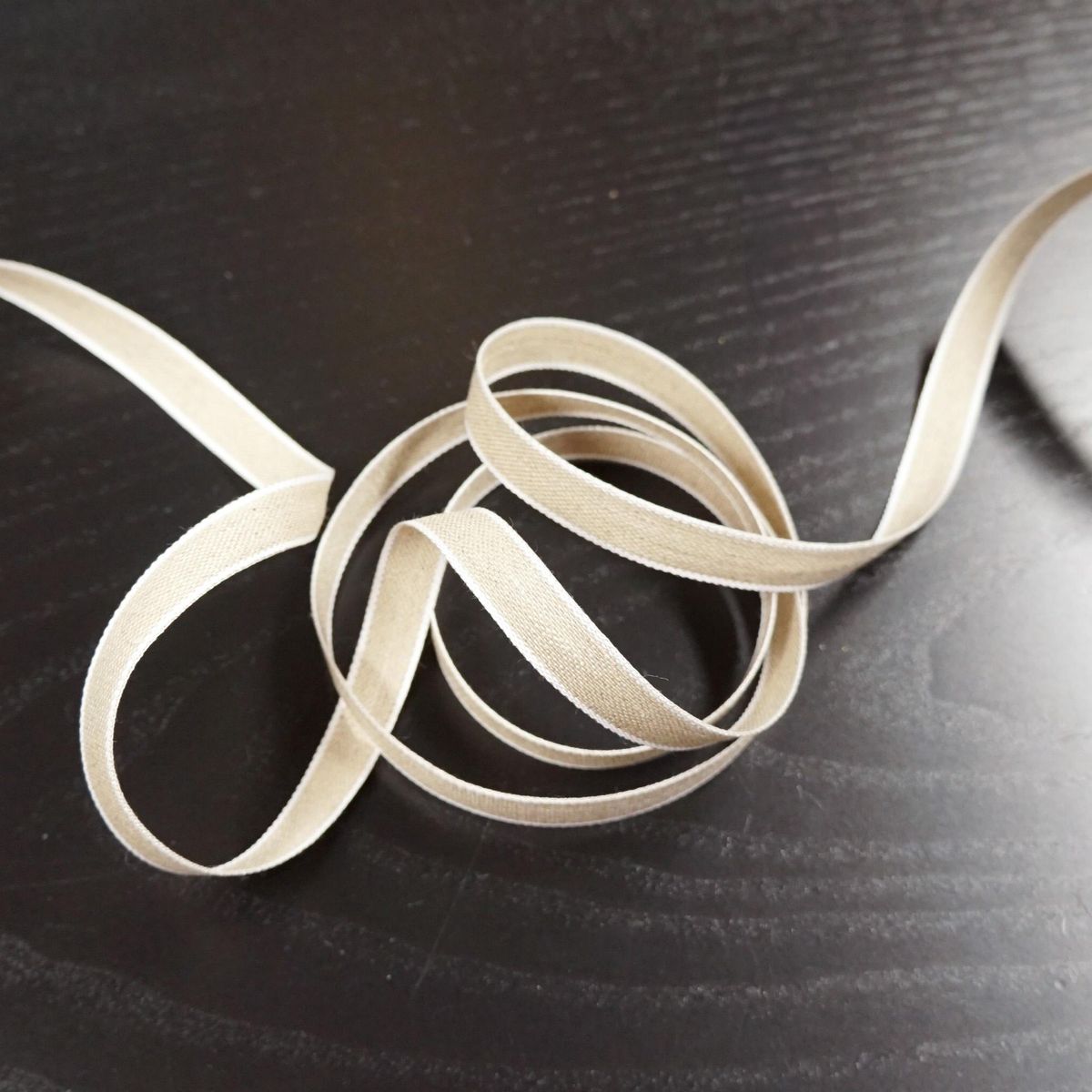 Linbånd med hvit forsterkningskant 11 mm - metervare 