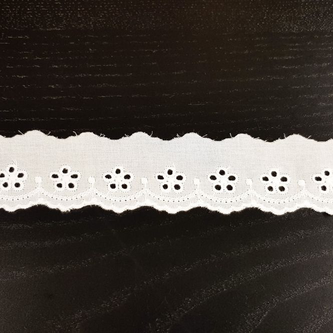 Hovedbilde Blonde engelsk broderi 46 mm kantblonde hvit.